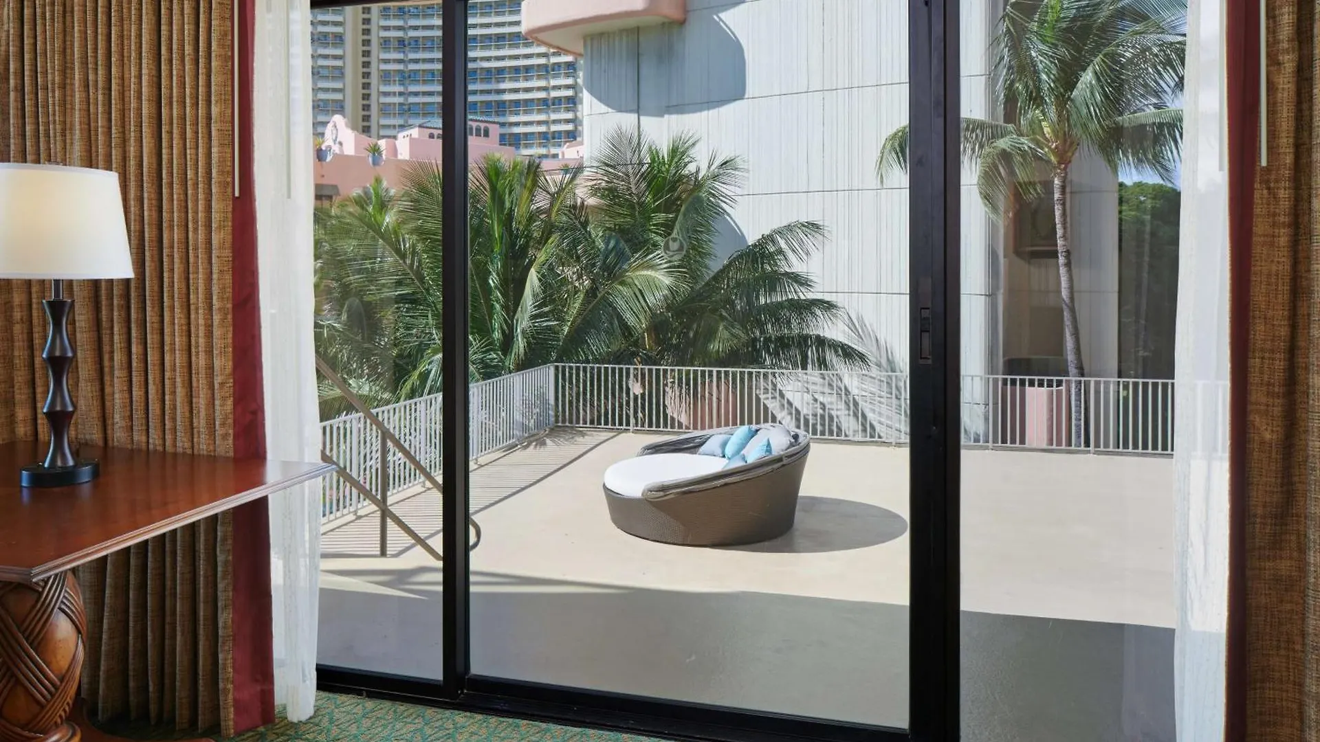 Outrigger Waikiki Beach Resort Honolulu 4*,