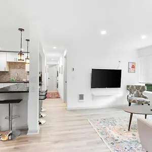 Hillside In - Updated And Well Appointed. , Seattle United States